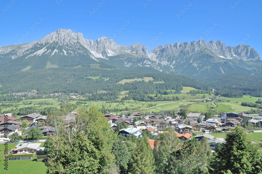 Blick von Ellmau auf das Kaisergebirge in Tirol