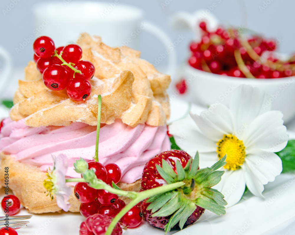 Sweet temptation : Cake with cream and fruits :) Sweet temptation : Cake with cream and fruits :)