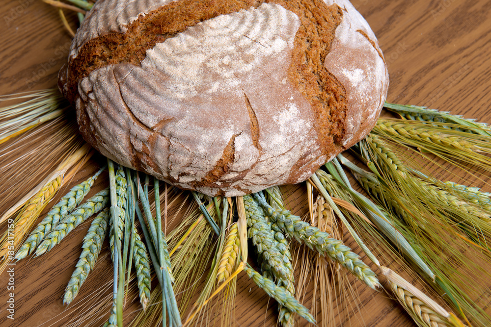 Obraz premium round bread with cereals