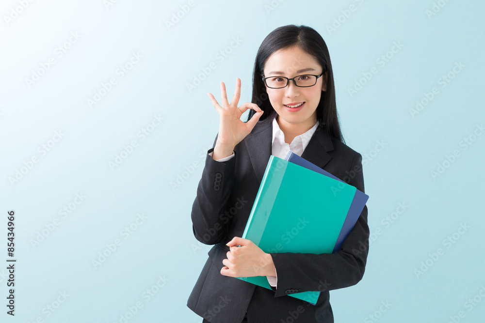 ファイルを持つ女性 ビジネス ファイルを持つ女性 ビジネス