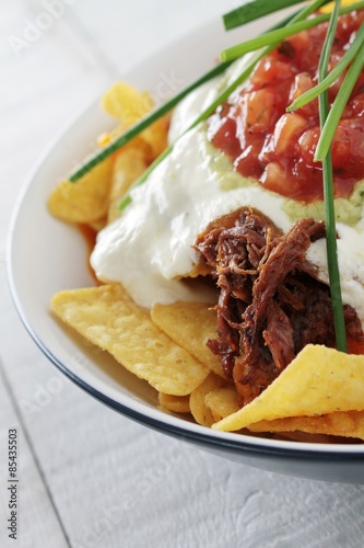 tortilla chips with pulled pork