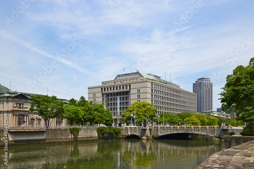 土佐堀川と大阪市役所 © Loco