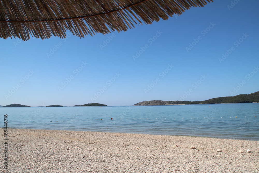 Solaris / Schöner kroatischer Strand mit Sonnenbetten Solaris / Schöner kroatischer Strand mit Sonnenbetten