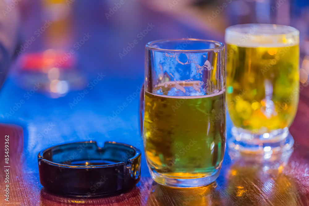 バーカウンターのビール
バーカウンターのビール