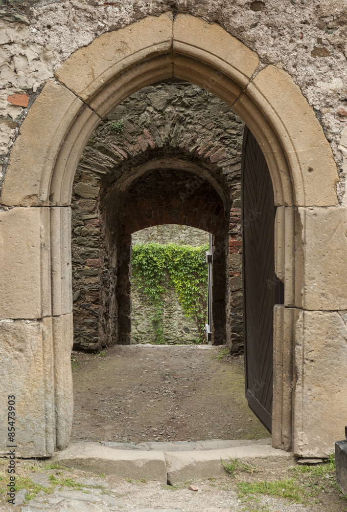 Stary zamkowy portal 