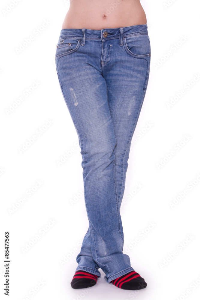 Frauenbeine in Jeans