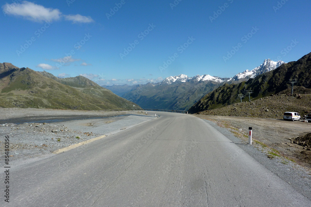 Naklejka premium Straße ins Kaunertal