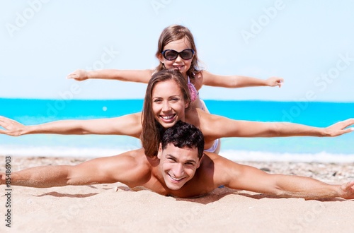 Fun, beach, son.