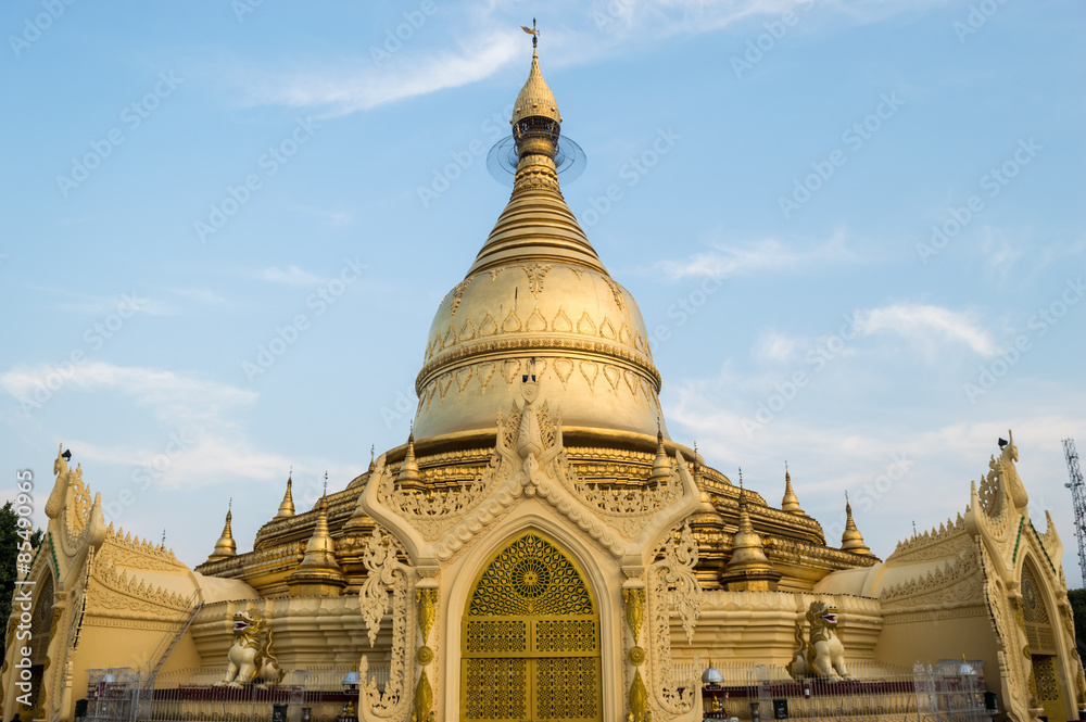 Naklejka premium Maha Wizaya Paya, near the Shwedagon Paya, Yangoon, Myanmar.
