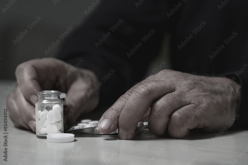 Fotografie Man going to overdose drugs