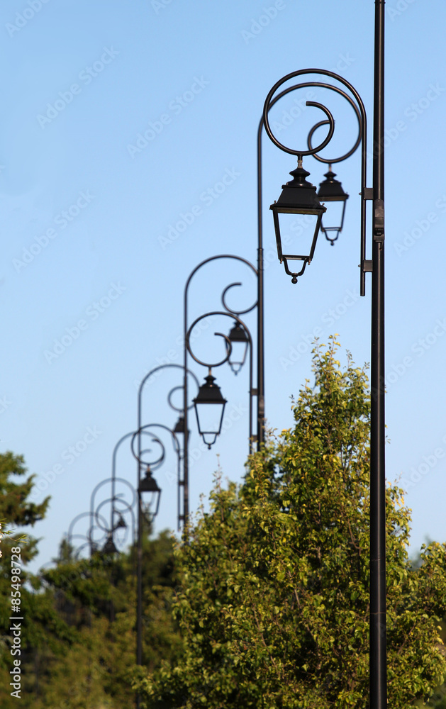 réverbère éclairage public ville lampadaire Photos | Adobe Stock