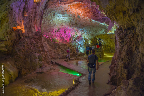 Grotte naturelle souterrain 