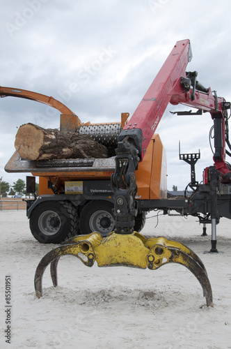 Engins mécaniques de travaux forestiers  photo