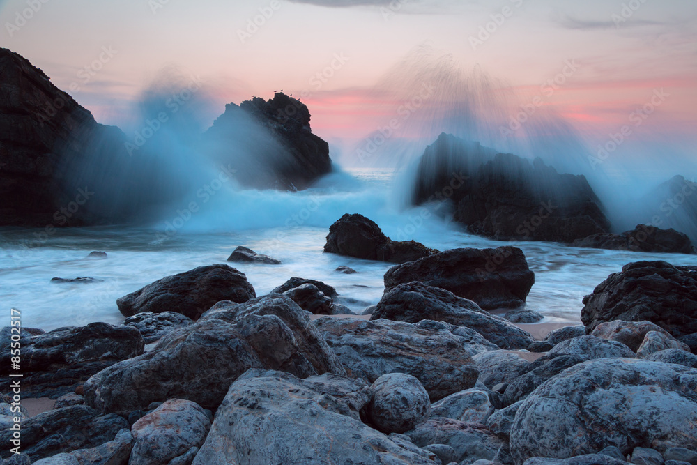 Fototapeta premium Evening Ocean Surf on a Rocky Shore