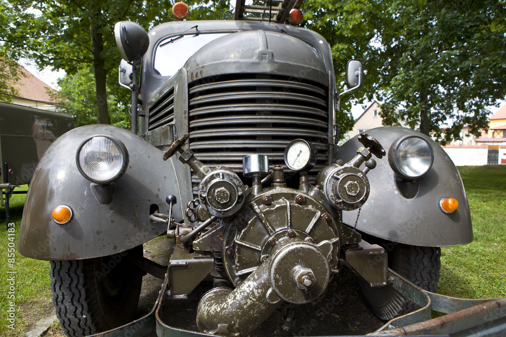 Obraz premium vintage firetruck with pump