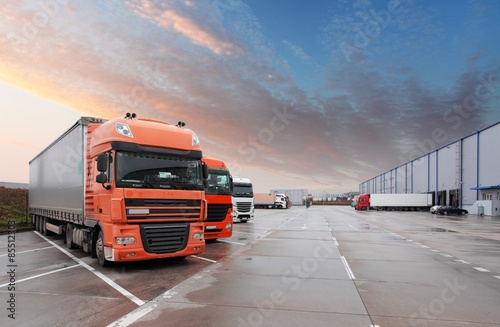 Foto Truck in warehouse - Cargo Transport
