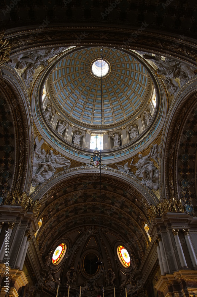 intérieur de l'église paroissiale Notre-Dame-des-Victoires de Naxxar