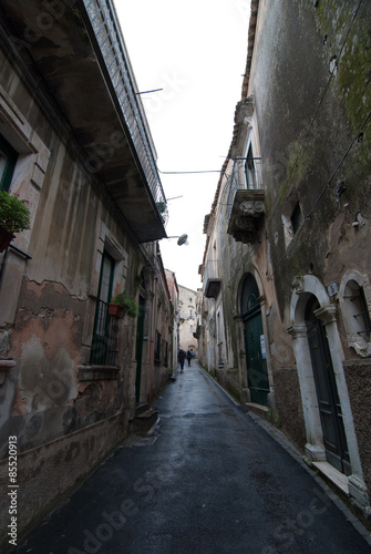 Alley in Ragusa Ibla  Sicily  Italy