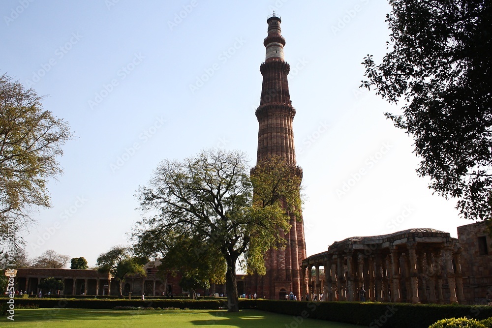 QUTUB MINAR IN NEW DELHI