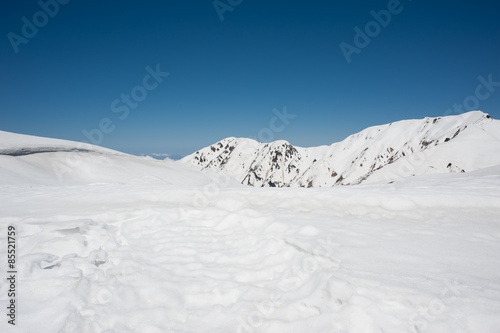 Snow covered hill and blue sky at Tateyama alpine route, Toyama Prefecture © discoverjapan