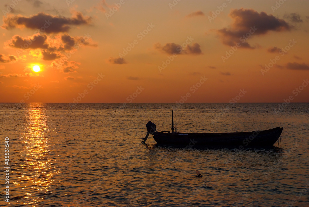 Coucher de soleil sur l'océan indien