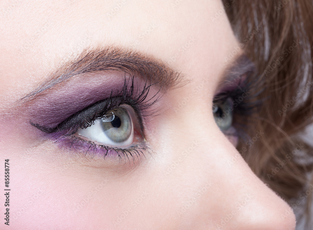 Fototapeta premium Close-up shot of female eye make-up