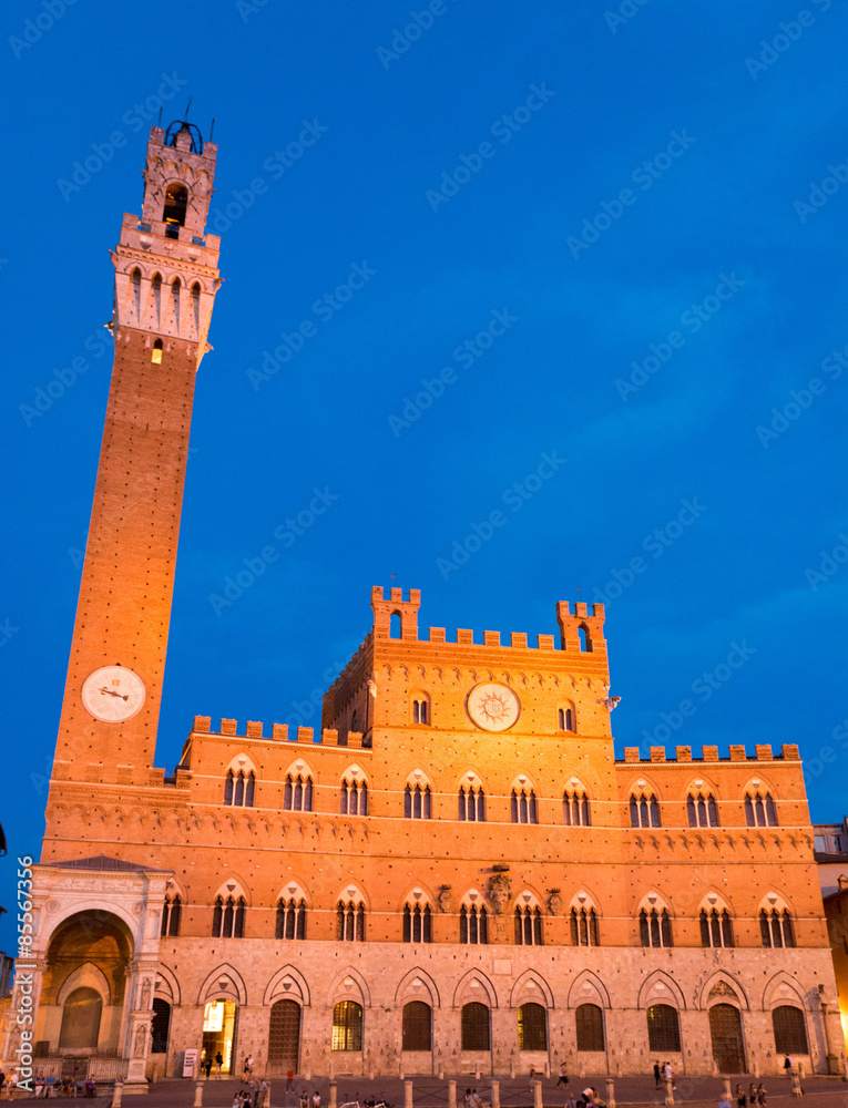 Fototapeta premium Palazzo Pubblico della Torre del Mangia di Siena, Toscana, Italia
