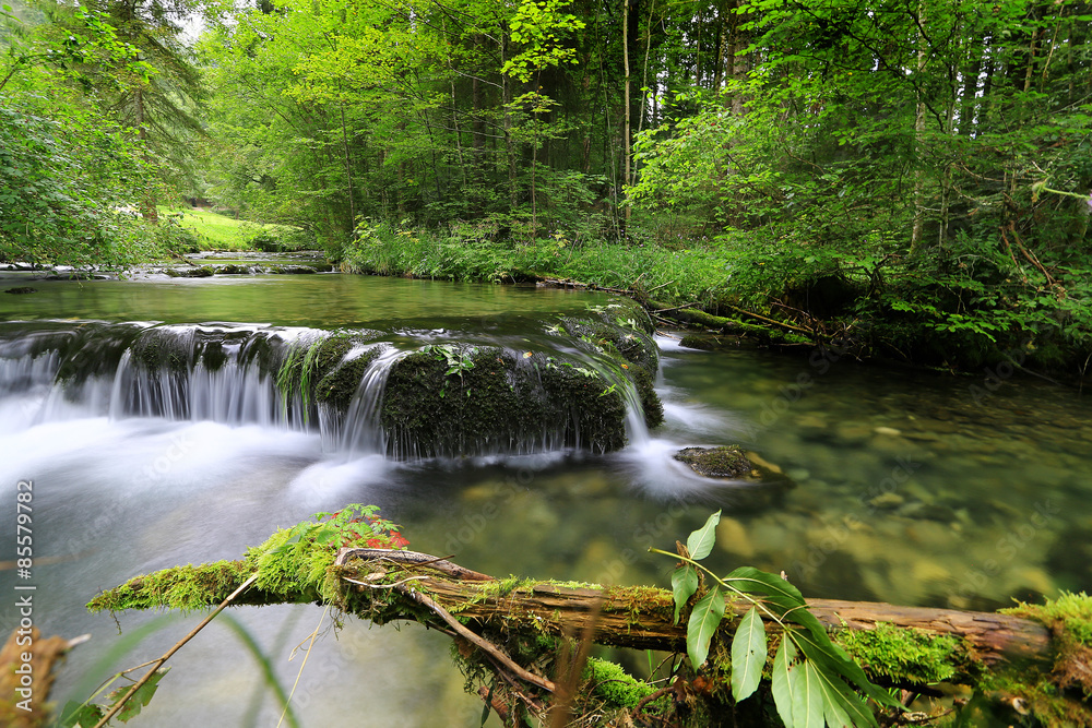 Petite cascade de la Source Bleue Petite cascade de la Source Bleue