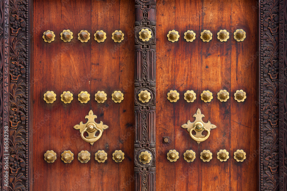 Obraz premium traditional zanzibar door exterior