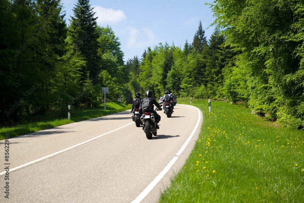 Naklejka premium Motorradfahrer auf der Schwarzwaldhochstrasse 