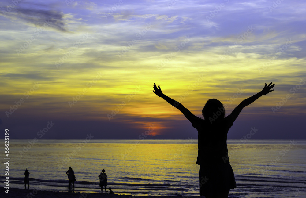 Fototapeta premium People wait for sunrise
