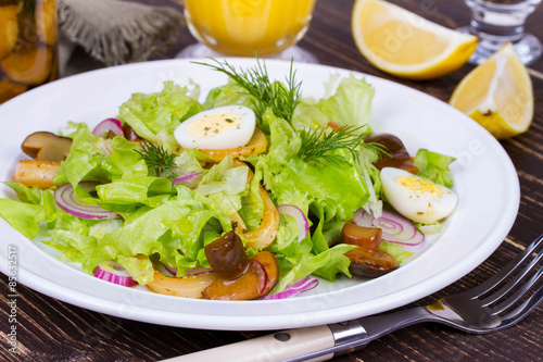Caesar Salad with Marinated Mushrooms