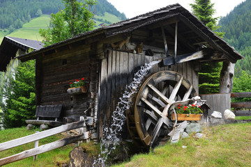 Keuken achterwand Molens Houten molen in landelijke omgeving  © Denis Tabler