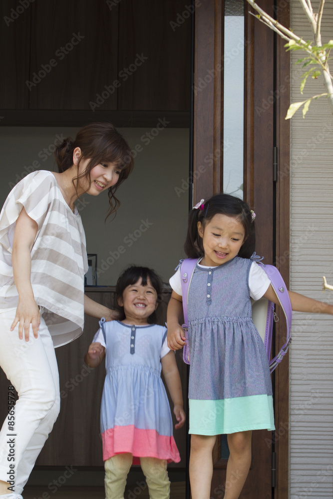 学校にいく小学生 Stock 写真 | Adobe Stock