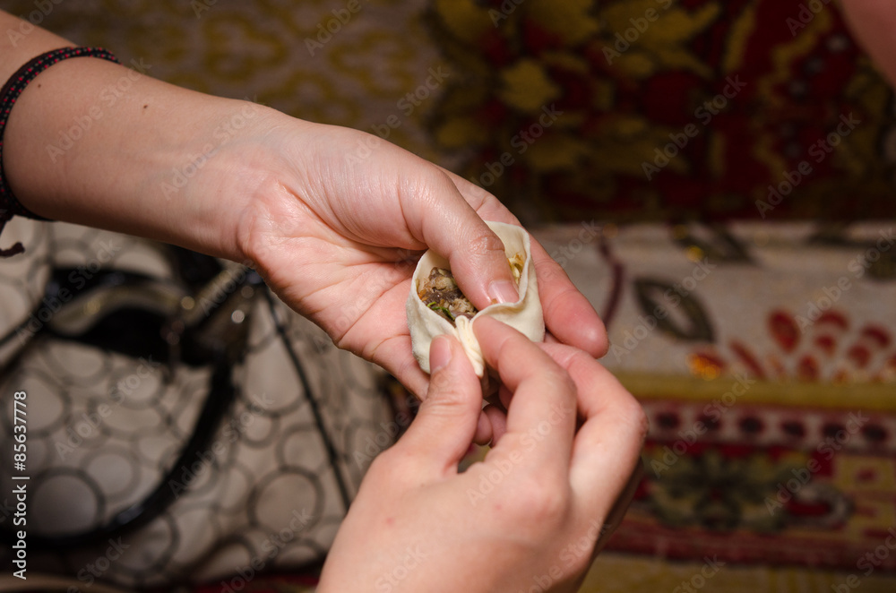 Obraz premium モンゴルの餃子作り