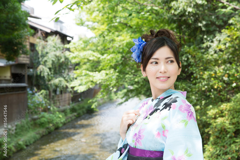 浴衣の女性 浴衣の女性