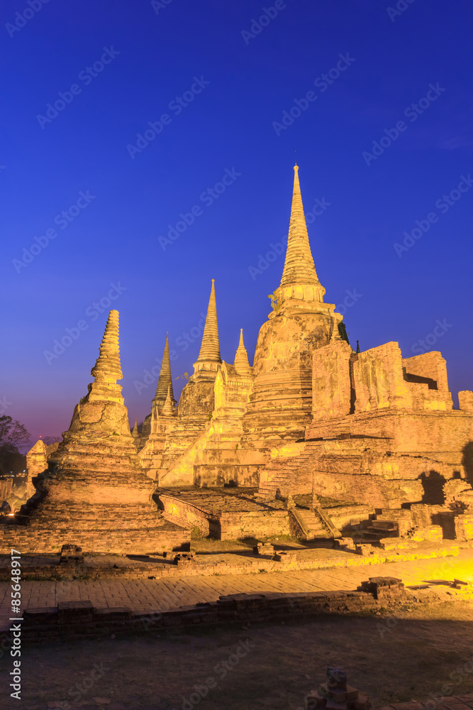 Fototapeta premium Asian religious architecture. Ancient pagoda at Wat Phra Sri Sanphet temple under twilight sky. Ayutthaya, Thailand