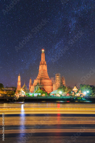 Wat Arun Buddhist religious places under milky way stars and space dust in the night sky, Bangkok, Thailand © Southtownboy Studio