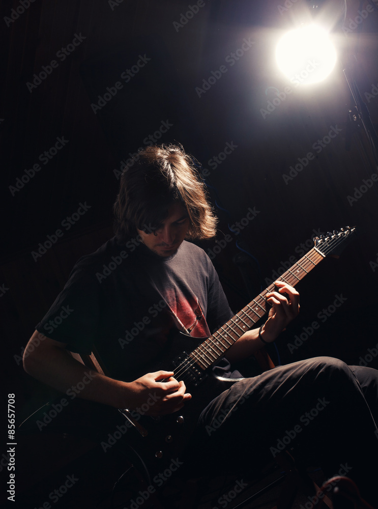 Obraz premium young guitarist