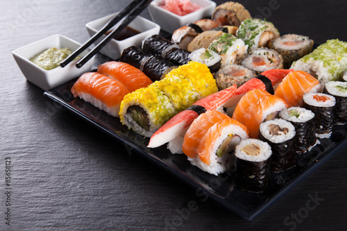 Obraz na plátně Japonský mořské plody sushi set
