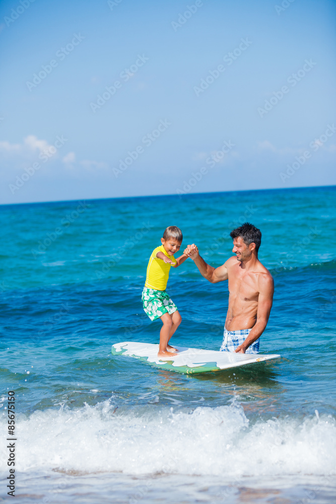 Obraz premium Boy surfing