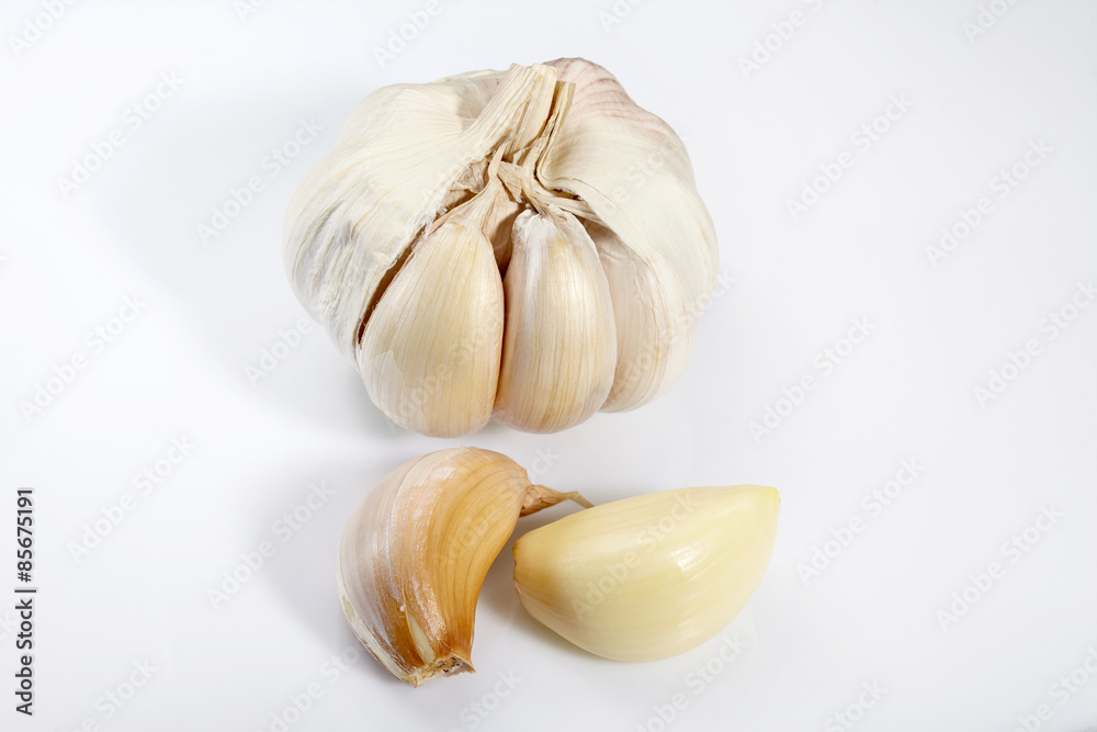 Fototapeta premium Garlic isolated on white background