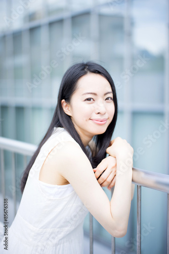 笑顔の女性 Free Download 笑顔の女性 - GFXLoad