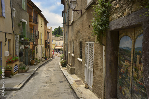 Fototapeta Naklejka Na Ścianę i Meble -  Rue de l'horloge à Arcs sur Argens (83460), département du Var en région Provence-Alpes-Côte-d'Azur, France