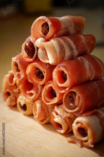 Datteln im Speckmantel