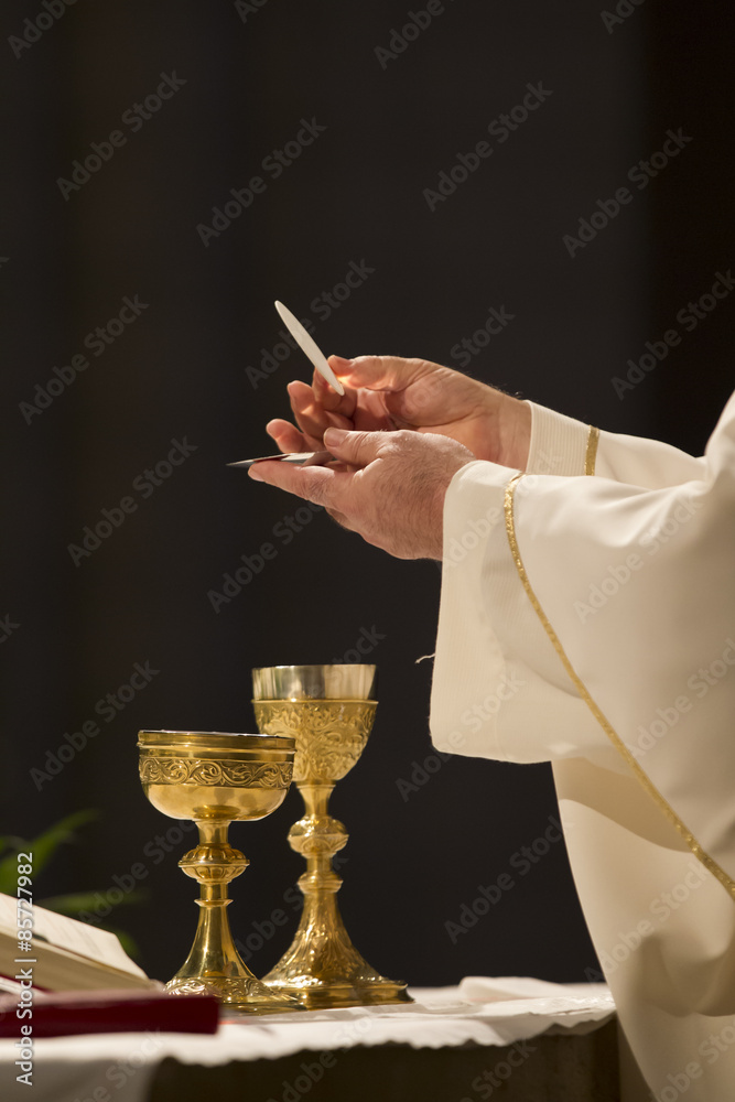 communion in a church - obrazy, fototapety, plakaty 