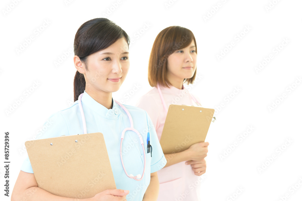 真剣な表情の看護師 真剣な表情の看護師
