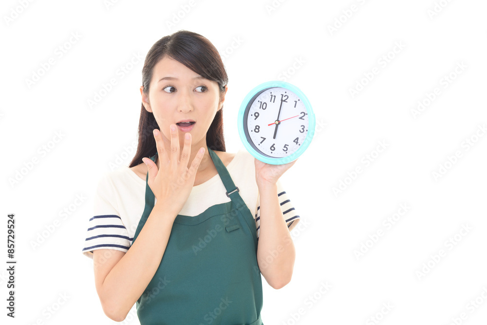 驚いた表情の女性