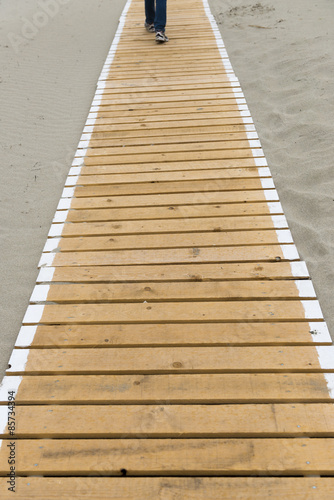 Holzplankenweg am Strand von Langeoog