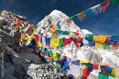 Photo view of Mount Pumo Ri with buddhist prayer flags